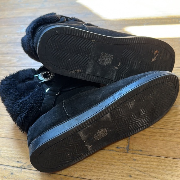 Women’s GBG By Guess Short Fur Faux Suede Boots With Rhinestone G Buckle 8.5 - Picture 5 of 5